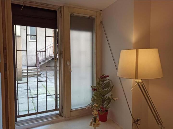 Red&white Lower Ground Floor Apartment Krakau