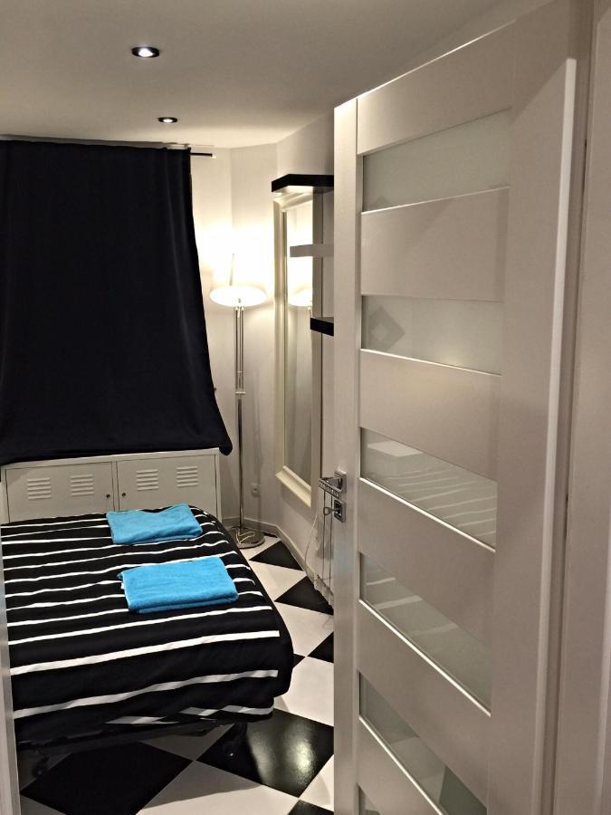 Apartment Red&white Lower Ground Floor Krakau